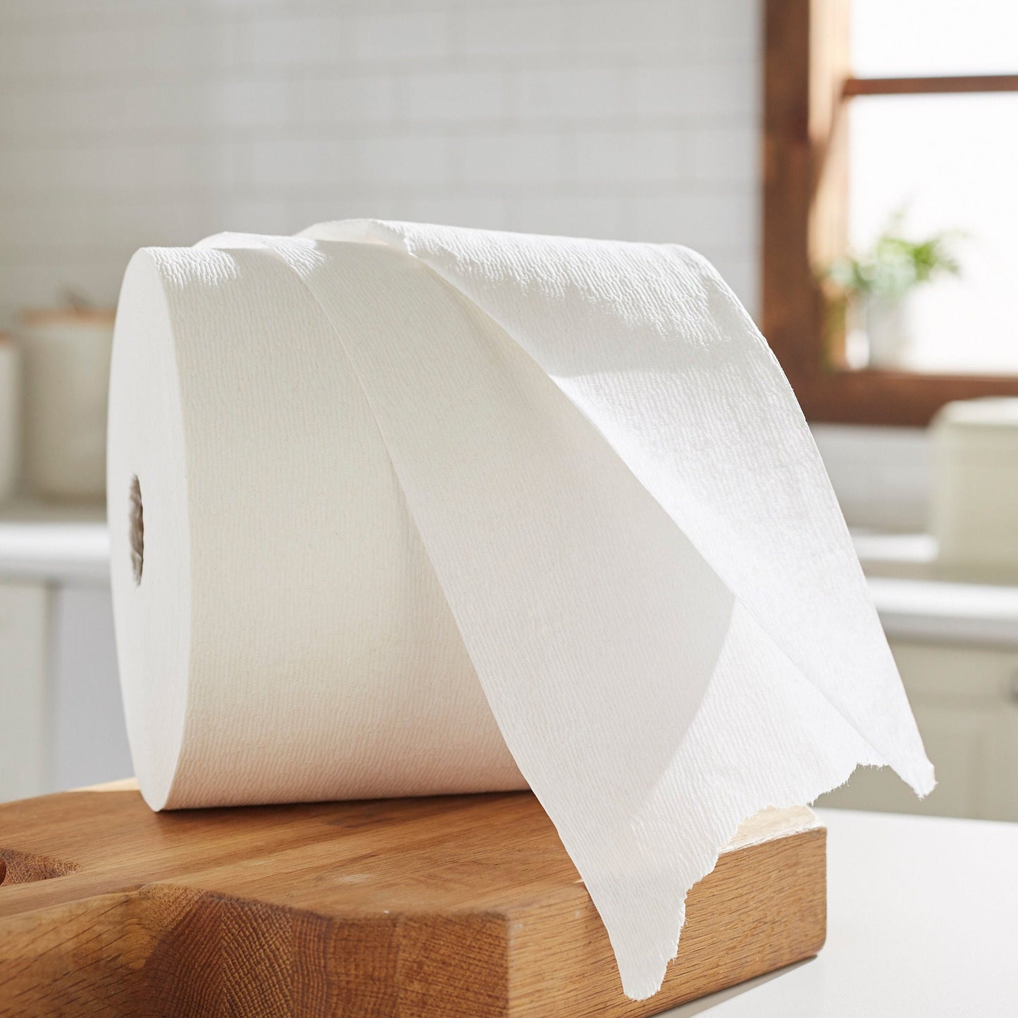 Scott® Essential White Paper Towel, 8 Inch x 600 Foot Hardwound Roll