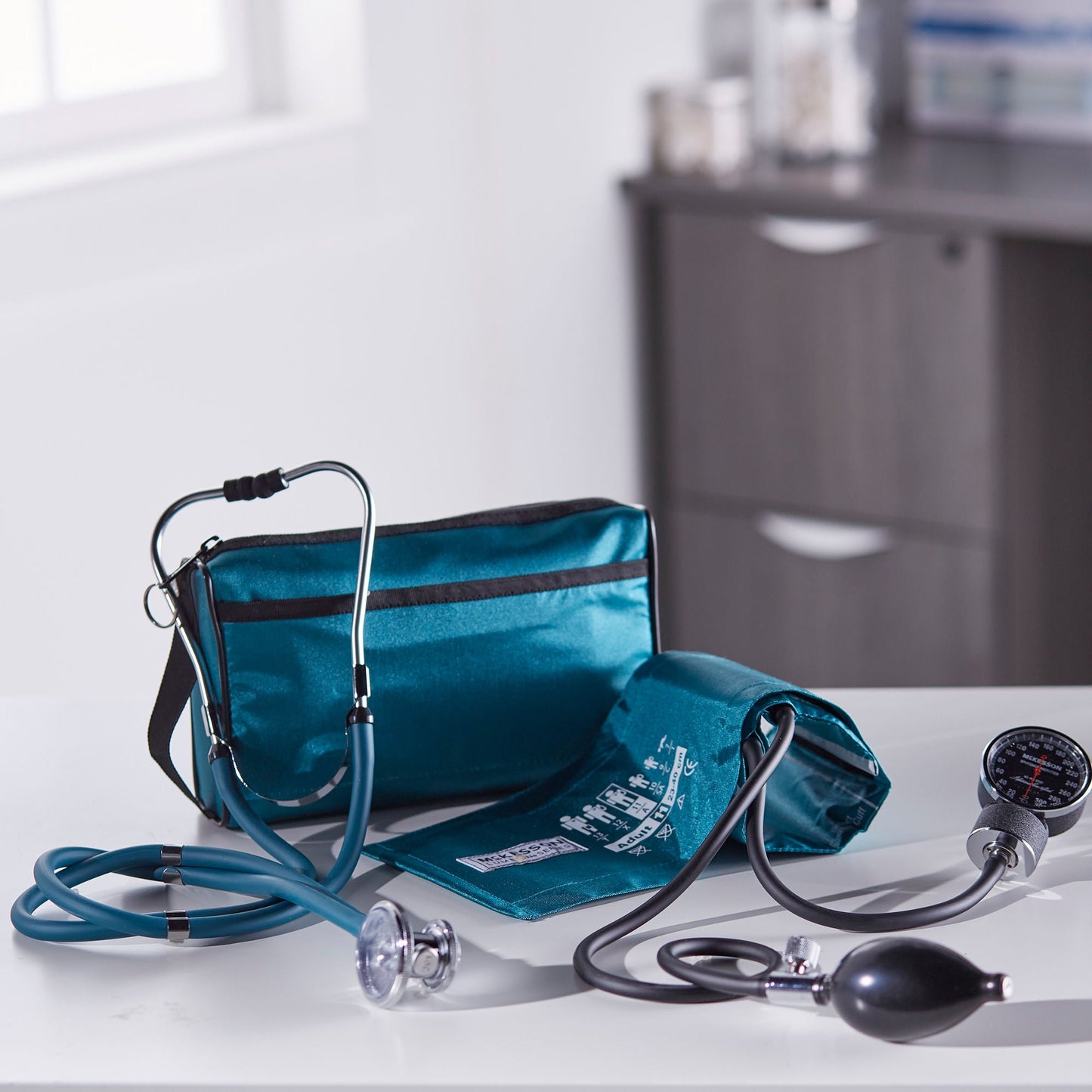 McKesson Lumeon™ Aneroid Sphygmomanometer/Sprague Kit, Teal